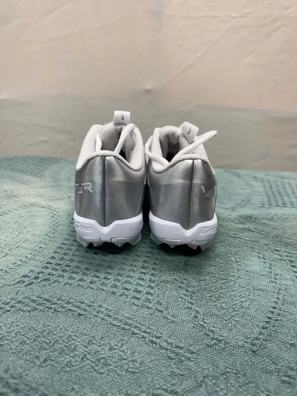 Nike minor discoloration